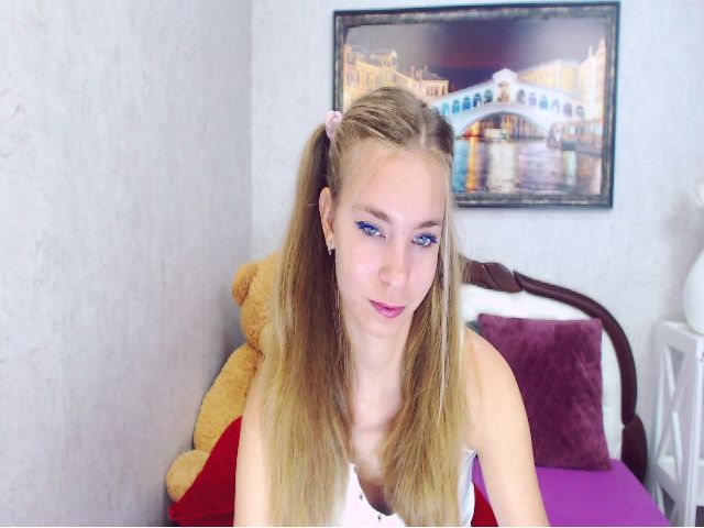 Live sex webcam photo for RossandaShy #268849497