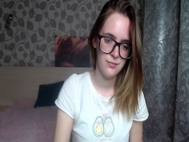 Live sex webcam photo for Ella_Hudson #268862913