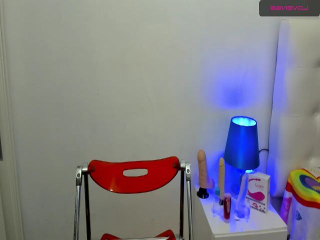 Live sex webcam photo for sexyfox_18 #268848150