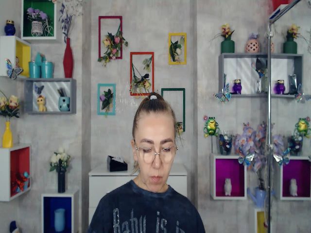 Live sex webcam photo for Greybunny #268857620
