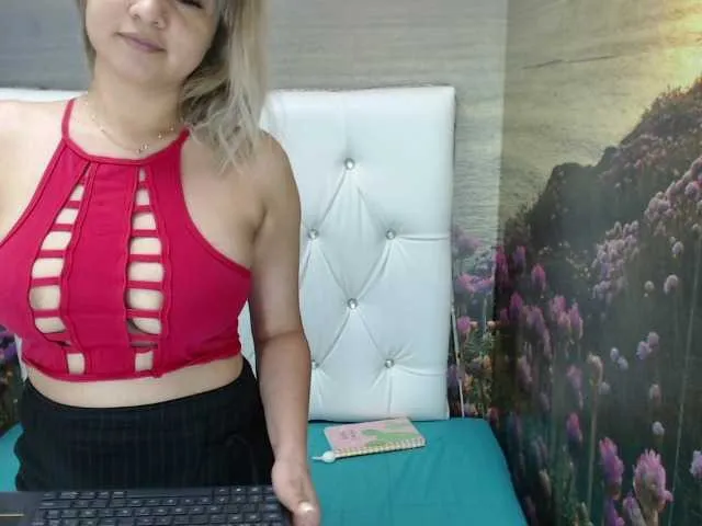 Live sex webcam photo for JuliaReeves #268856515