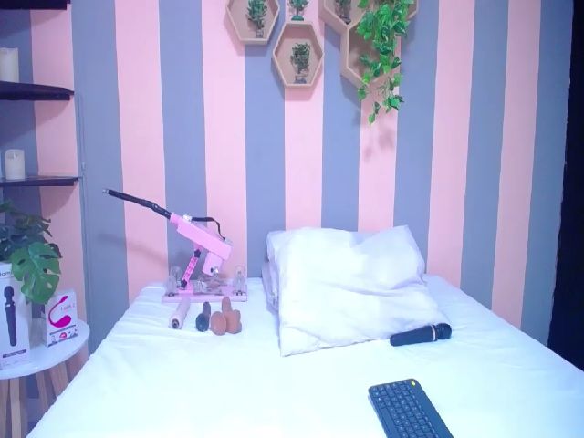 Live sex webcam photo for Aleja_10 #268857564