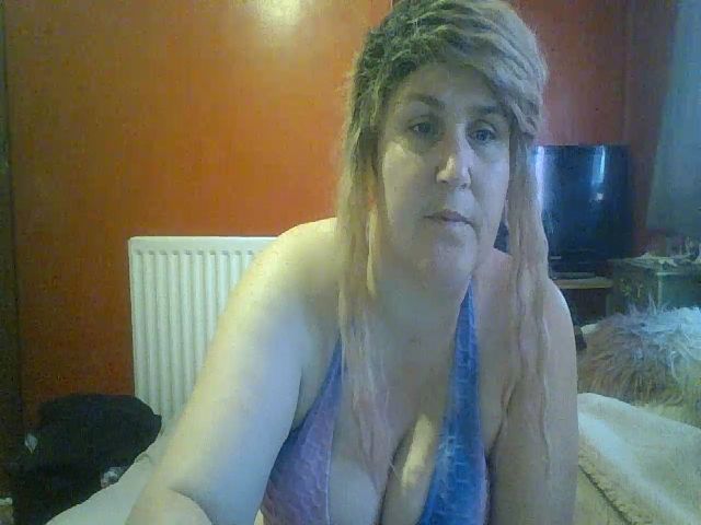 Live sex webcam photo for YUMMYMUMMY39 #268858596