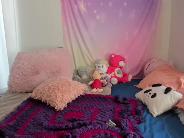 Live sex webcam photo for Meganholly00 #268862882