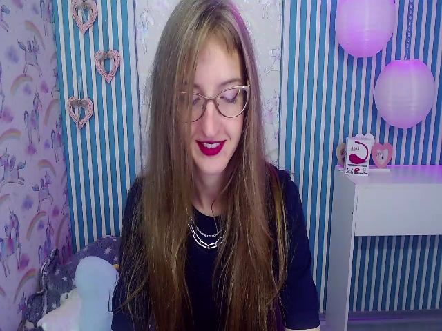 Live sex webcam photo for JennyLovelyS #268850395