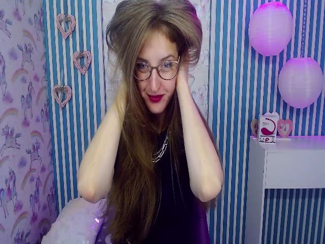 Live sex webcam photo for JennyLovelyS #268853123