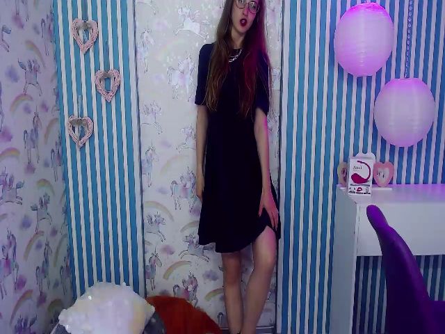 Live sex webcam photo for JennyLovelyS #268853697