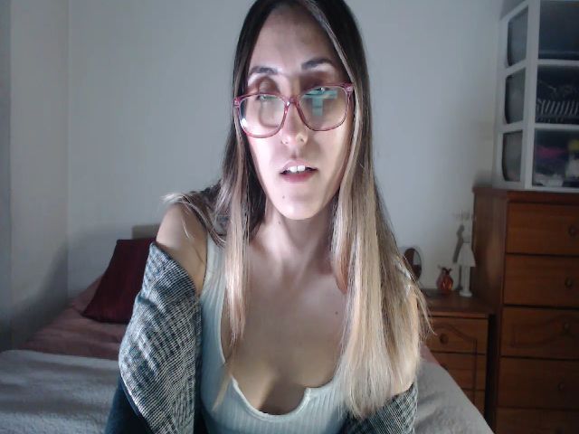 Live sex webcam photo for Ninimoon #268852149