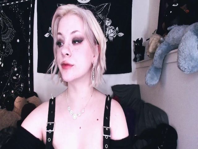 Live sex webcam photo for KayleeKarina #268853916