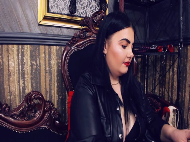 Live sex webcam photo for MelissaGlow #268860398