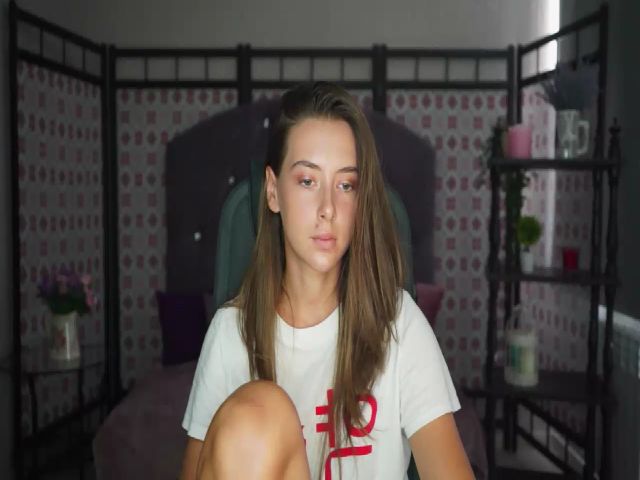 Live sex webcam photo for GloriaElmers #268853979