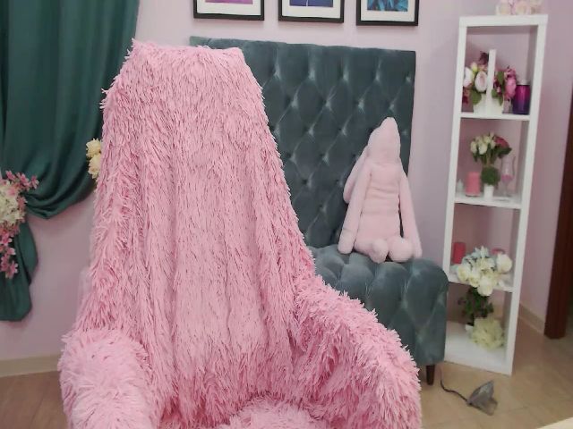 Live sex webcam photo for amyjune01 #268859206