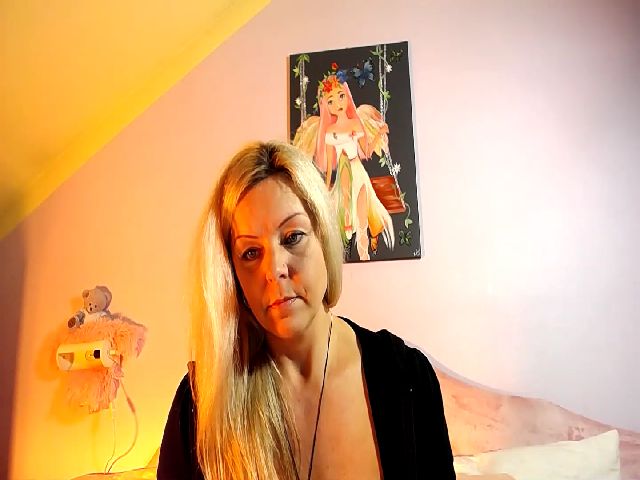 Live sex webcam photo for BlondeKylie #268863062