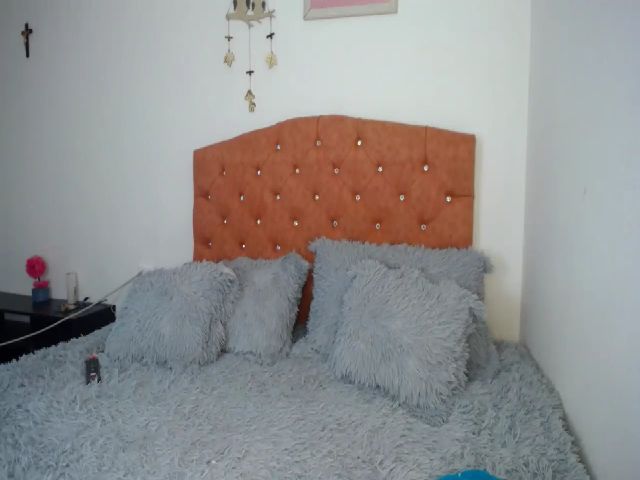 Live sex webcam photo for Annie_dalton_ #268848026