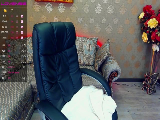 Live sex webcam photo for EmiilyFox #268853162