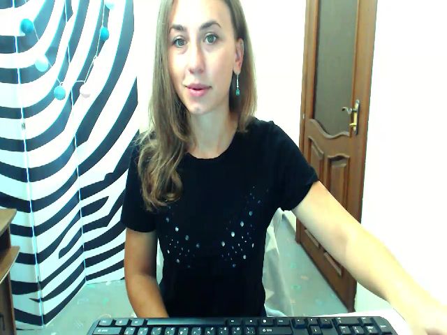 Live sex webcam photo for HeartGirl #268853930