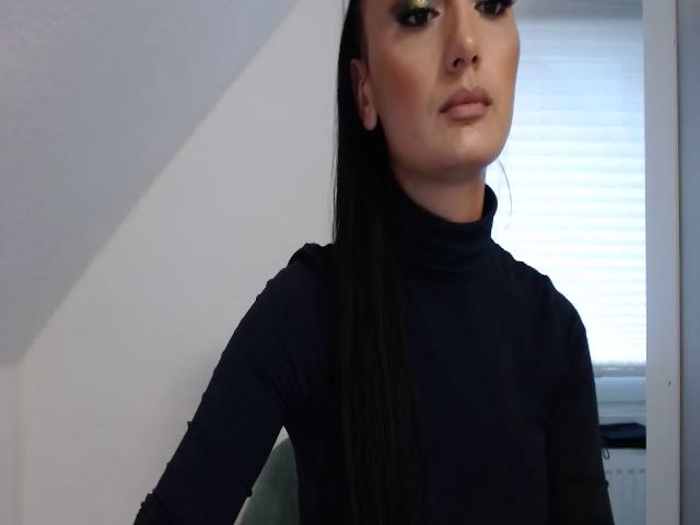 Live sex webcam photo for hello_its_me5 #268859638