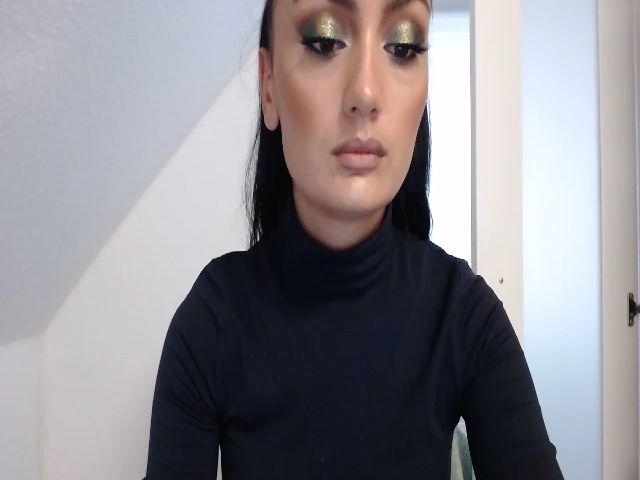 Live sex webcam photo for hello_its_me5 #268859720