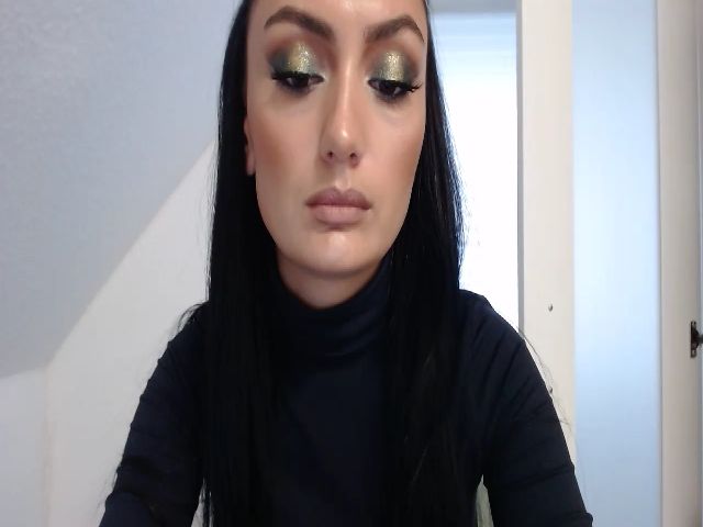 Live sex webcam photo for hello_its_me5 #268860032