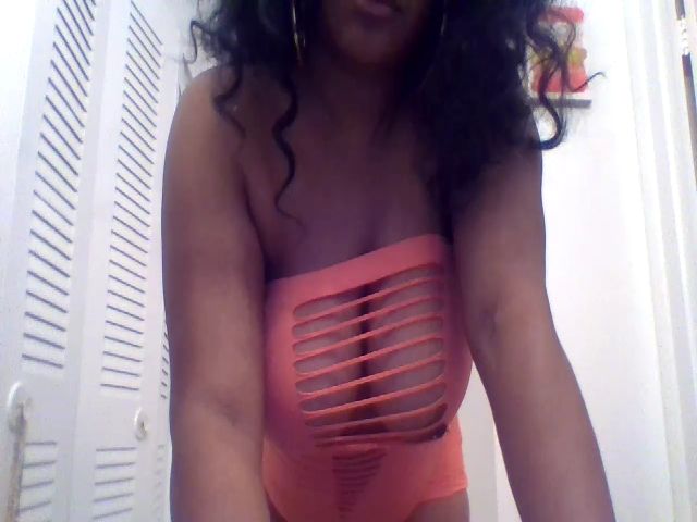 Live sex webcam photo for HoneyBrown89 #268858997