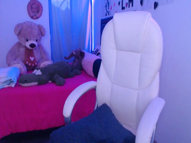 Live sex webcam photo for Laura_R23 #268865965