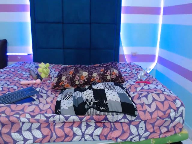 Live sex webcam photo for LeilaEvanns #268865736