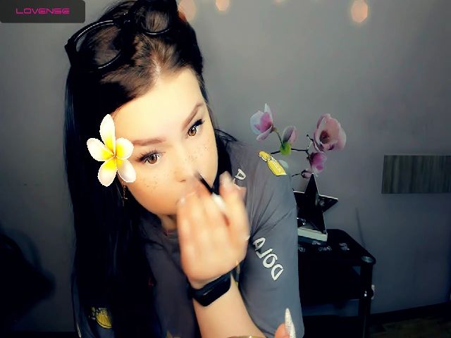 Live sex webcam photo for Sinnarey #268850479