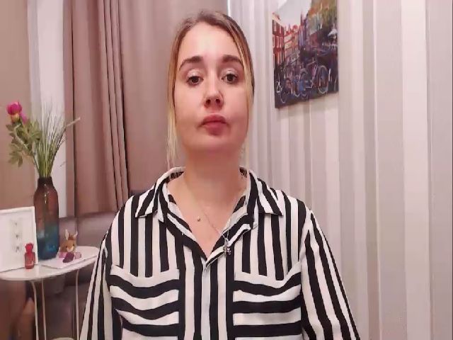 Live sex webcam photo for MiaXBright #268853100