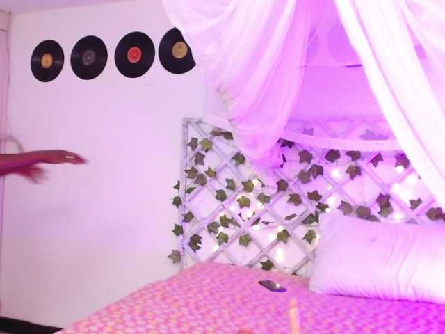 Live sex webcam photo for sofia-colins #268856414