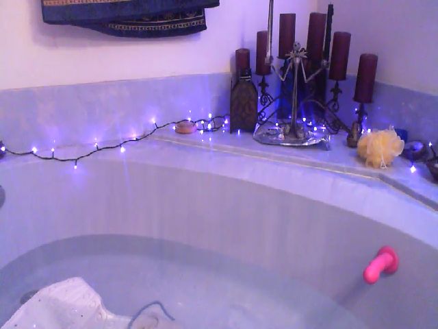 Live sex webcam photo for StarryGoddess #268848321