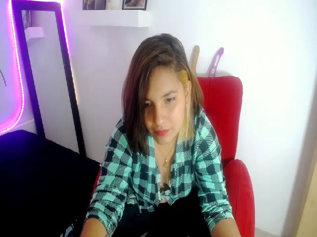 Live sex webcam photo for Alice_cruz_ #268859523