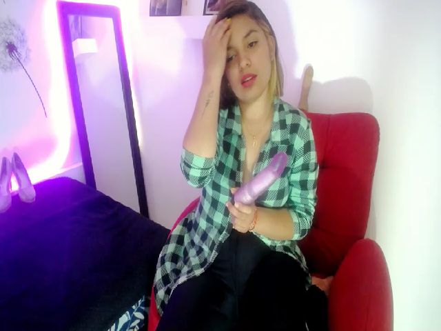 Live sex webcam photo for Alice_cruz_ #268859813