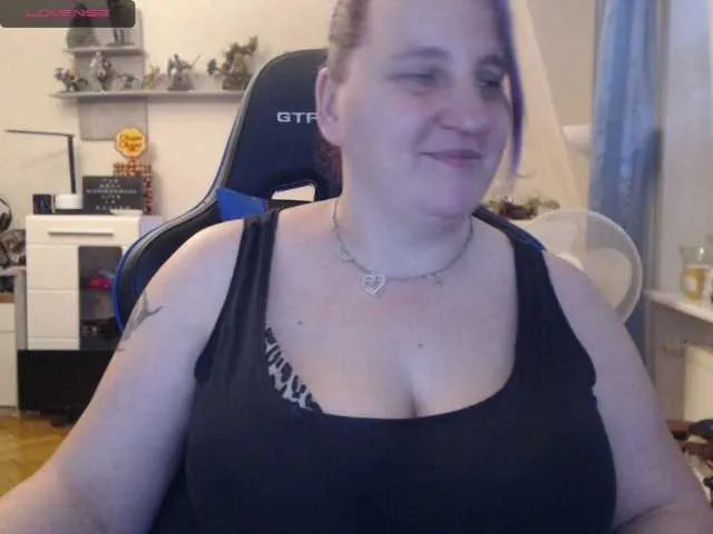 Live sex webcam photo for DrachenLady39 #268876096