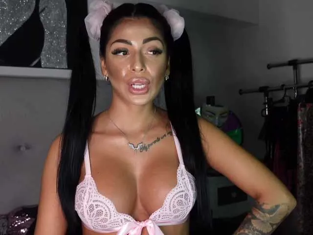Live sex webcam photo for AngelaMyst #287940349