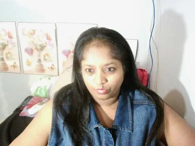 Live sex webcam photo for Indiantasha #287986176