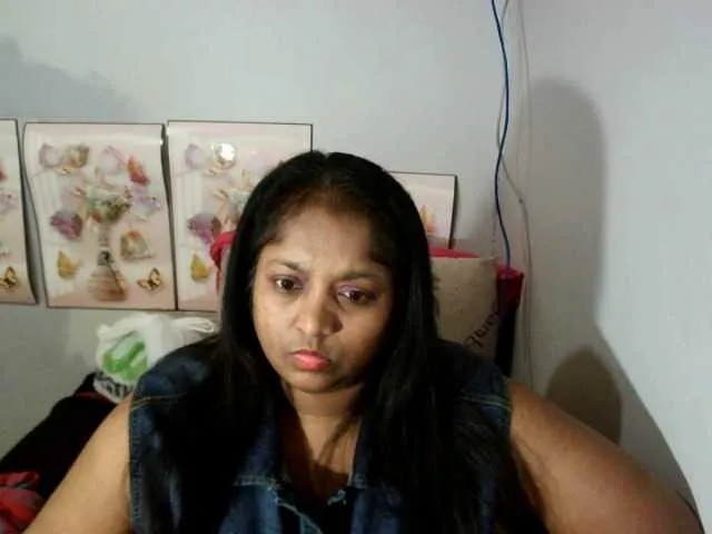 Live sex webcam photo for Indiantasha #287986177