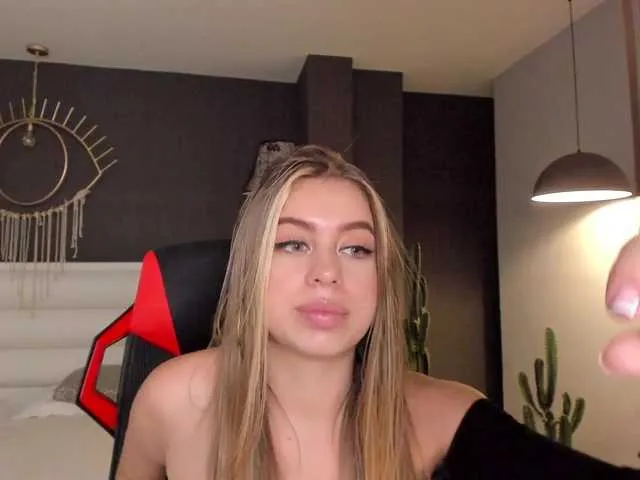 Live sex webcam photo for EllaClark #287991640