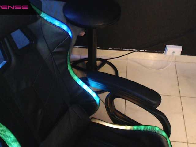 Live sex webcam photo for jamaicaawolf #268868020