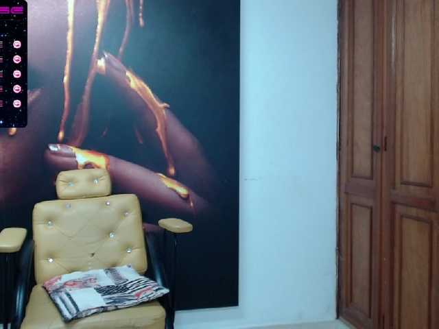 Live sex webcam photo for Caro-x #268868129