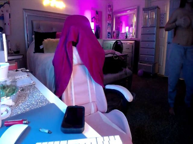 Live sex webcam photo for SmokinSage #268870712