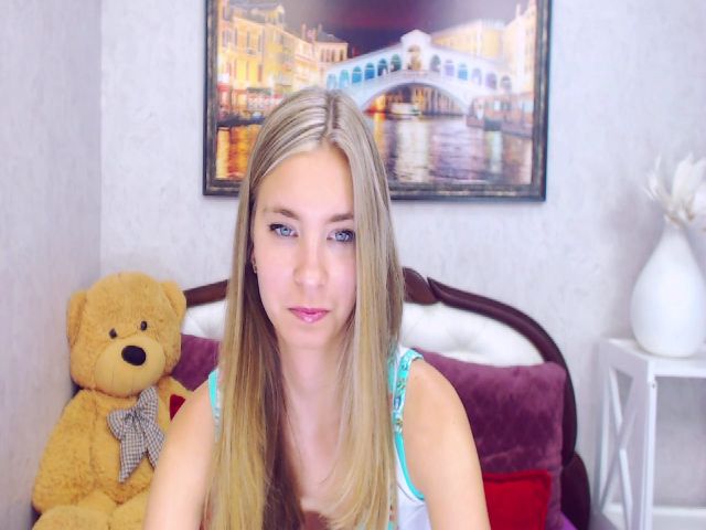 Live sex webcam photo for RossandaShy #268874445