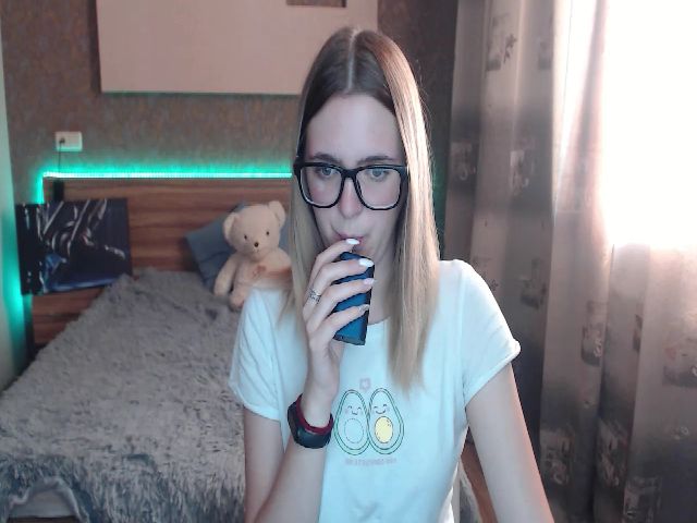 Live sex webcam photo for Ella_Hudson #268876644