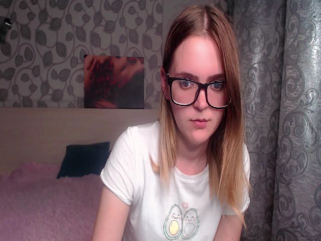 Live sex webcam photo for Ella_Hudson #268881997