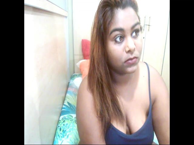 Live sex webcam photo for Indiandiva96 #268870379