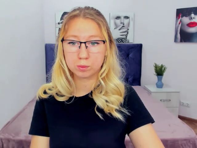 Live sex webcam photo for LizaSwan #268873373