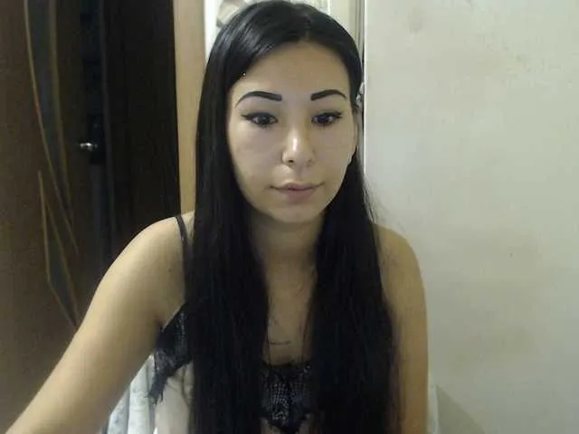 Live sex webcam photo for HotRose01 #268880996