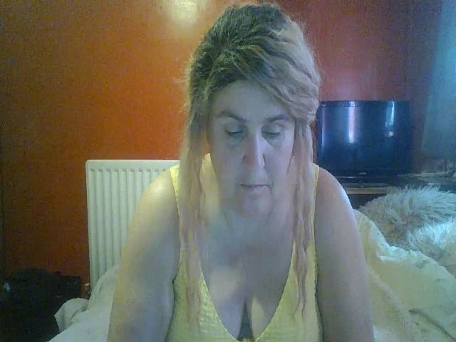 Live sex webcam photo for YUMMYMUMMY39 #268878537