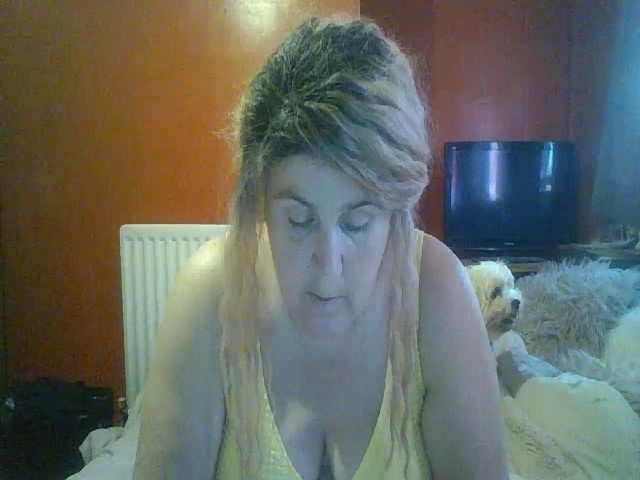 Live sex webcam photo for YUMMYMUMMY39 #268878927