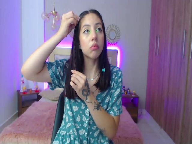 Live sex webcam photo for Emily_evans18 #268868473