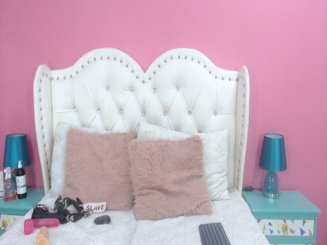 Live sex webcam photo for Evelyn_Monroe #268877173